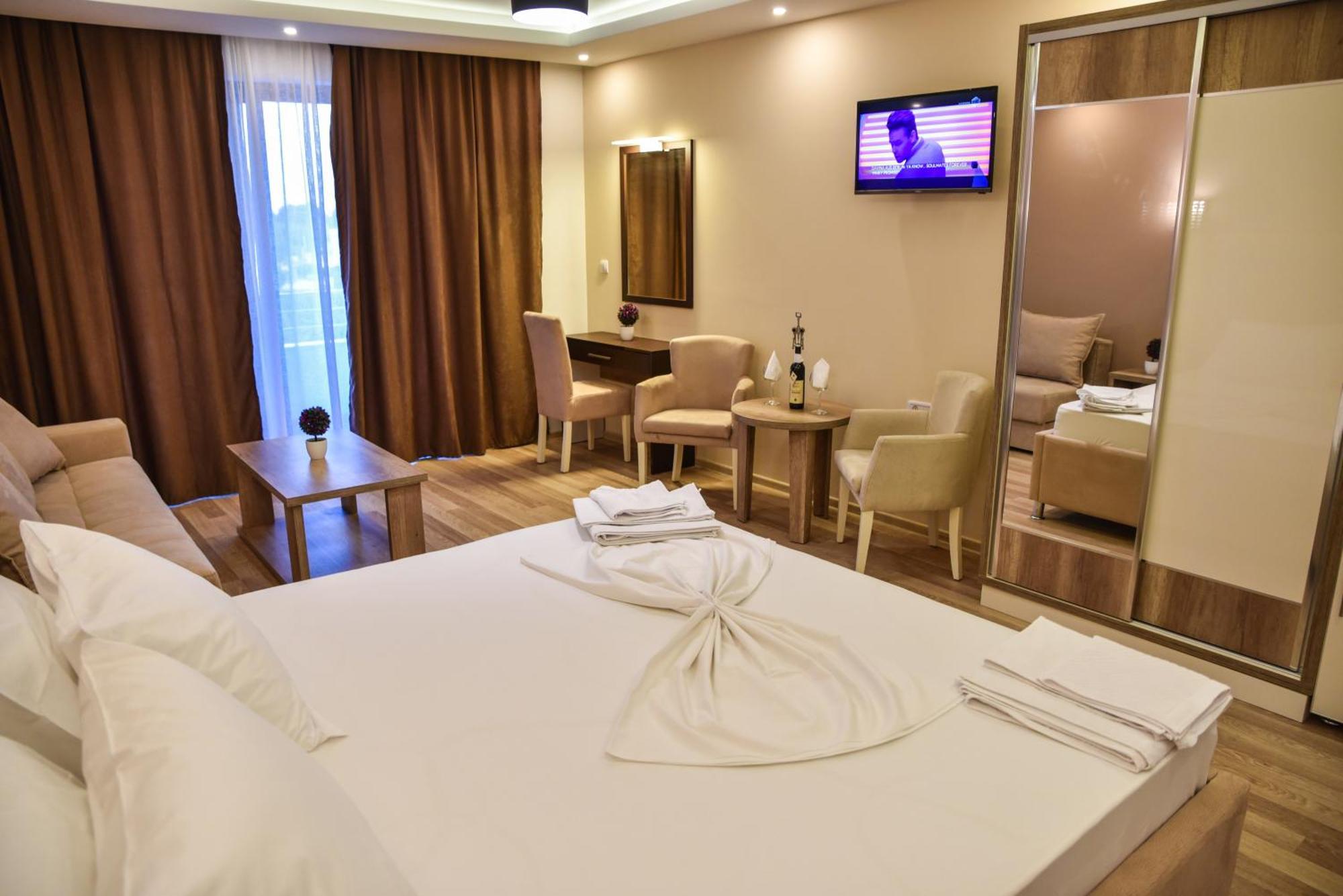 Hotel Evropa ウルツィニ エクステリア 写真