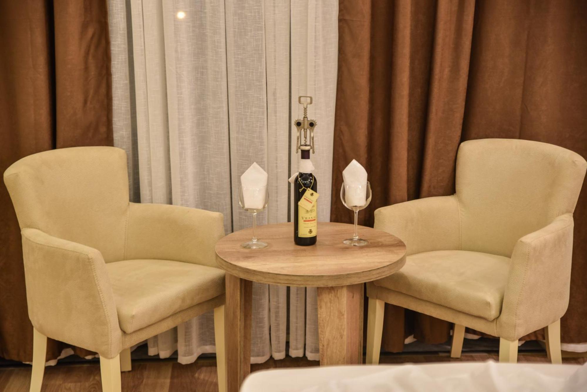 Hotel Evropa ウルツィニ エクステリア 写真