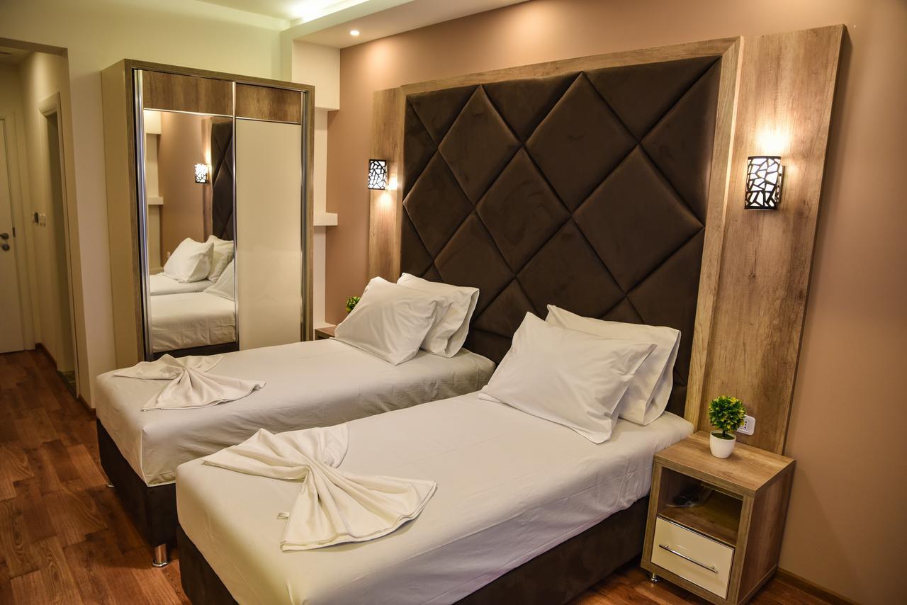 Hotel Evropa ウルツィニ エクステリア 写真