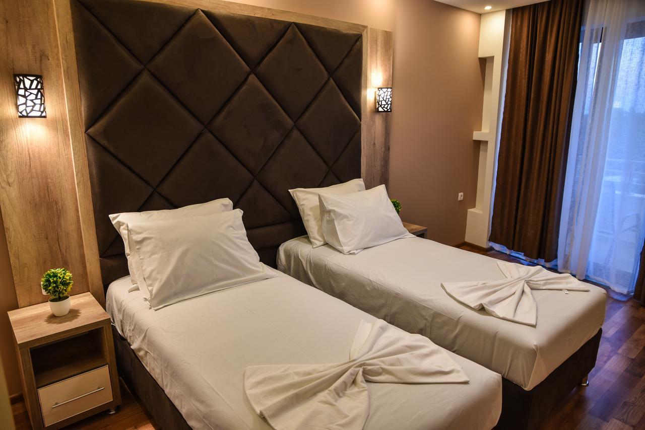 Hotel Evropa ウルツィニ エクステリア 写真